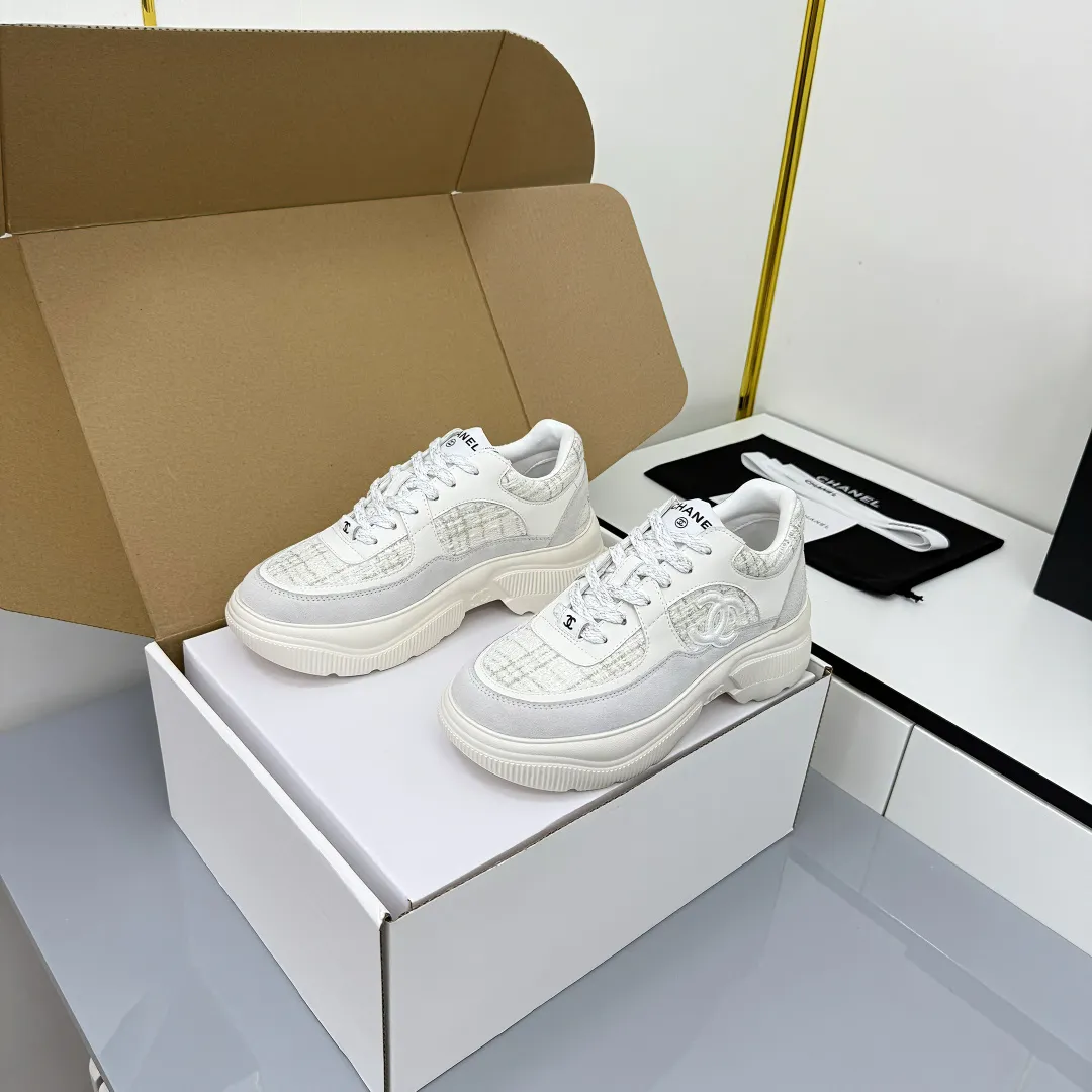 👟👟Ex-factory price 620👟👟 Chanel bread shoes ~ original calfskin panda shoes Chanel 25C latest hot style panda black and white sports shoes casual sneakers Xiaoxiang hot item classic black and white panda color coco girls must pay Fabric: original custom mixed sheepskin lining: original imported breathable mesh lining outsole: Original molded rubber + TPU combination Size: Women's 35-41